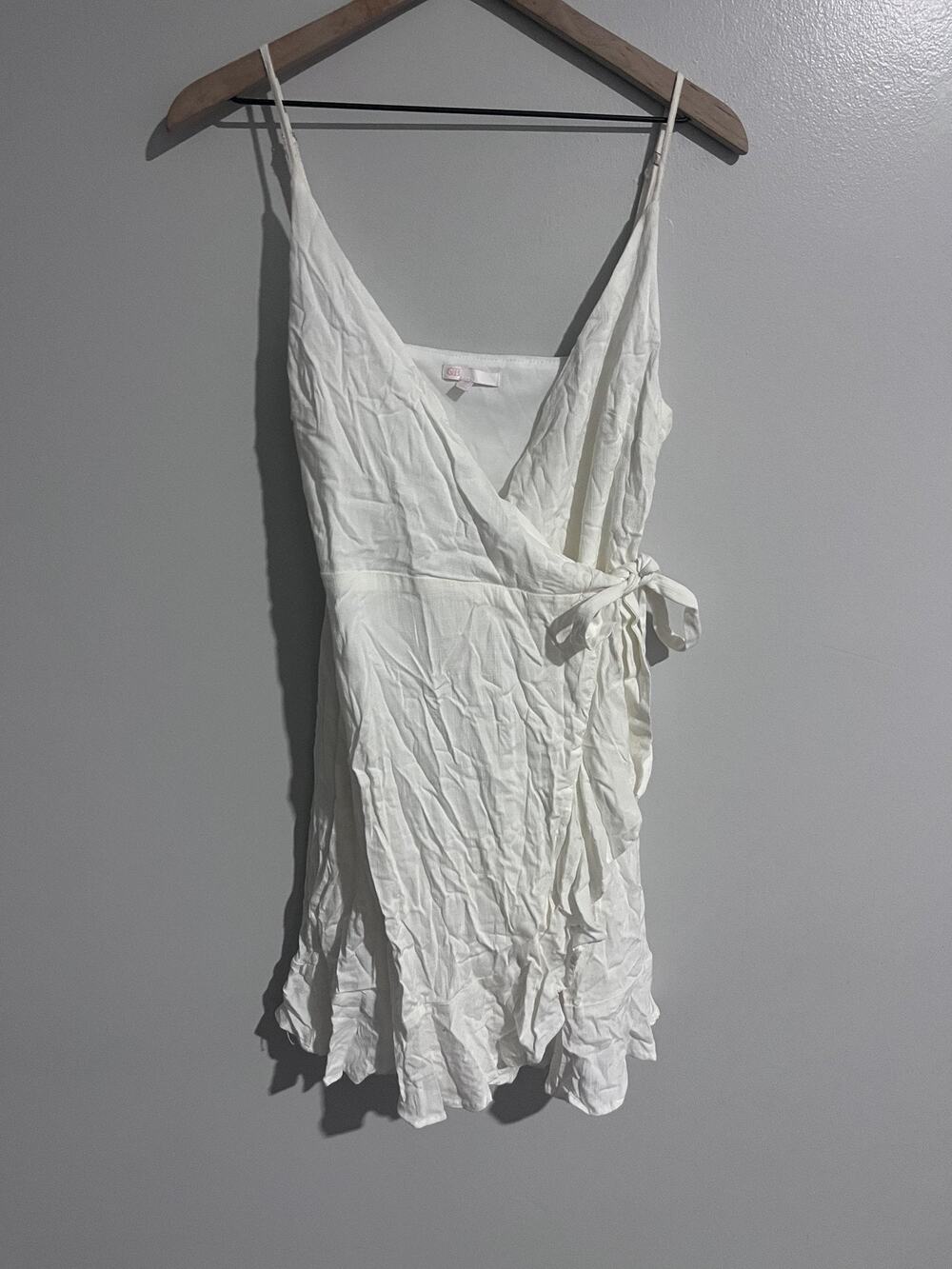 GB Dress Womens M White Wrap Sundress Short V-Neck Ruffle Belted Strappy